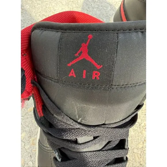 Nike Air Jordan 1 Mid Sneakers Red Bred Black Basketball Streetwear Men Size 9.5 - Picture 9 of 12
